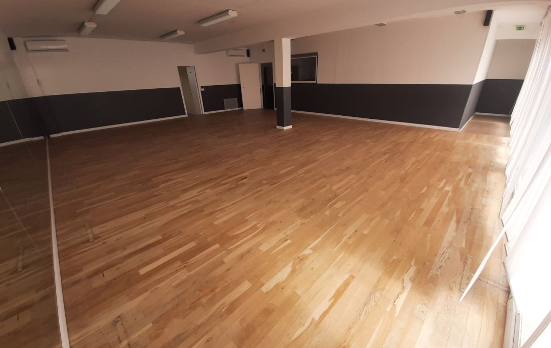 KAZA IMMOBILIER : Office | SIX-FOURS-LES-PLAGES (83140) | 155 m2 | 465 000 € 