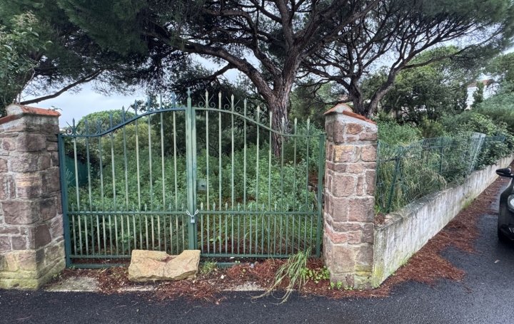 Terrain FREJUS 1 141 m2 370 000 € Terrain FREJUS 1 141 m2 370 000 €