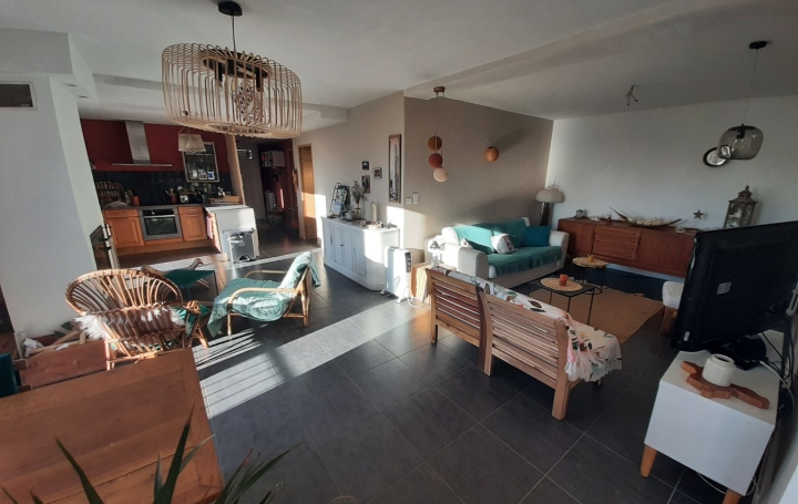 Appartement P5 SIX-FOURS-LES-PLAGES 136 m2 678 000 € Appartement P5 SIX-FOURS-LES-PLAGES 136 m2 678 000 €
